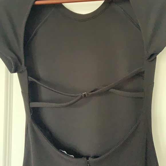 Black fitted mini dress with open back - Picture 3 of 3